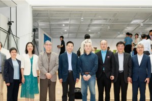 复旦大学一位校友，匿名捐1亿