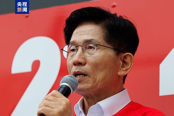 在野党总统候选人李在明来势汹汹 韩执政党能否“尹”退为进？
