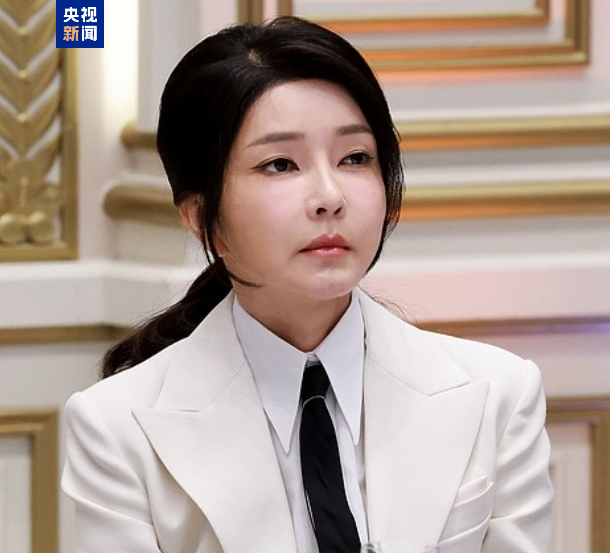 在野党总统候选人李在明来势汹汹 韩执政党能否“尹”退为进？