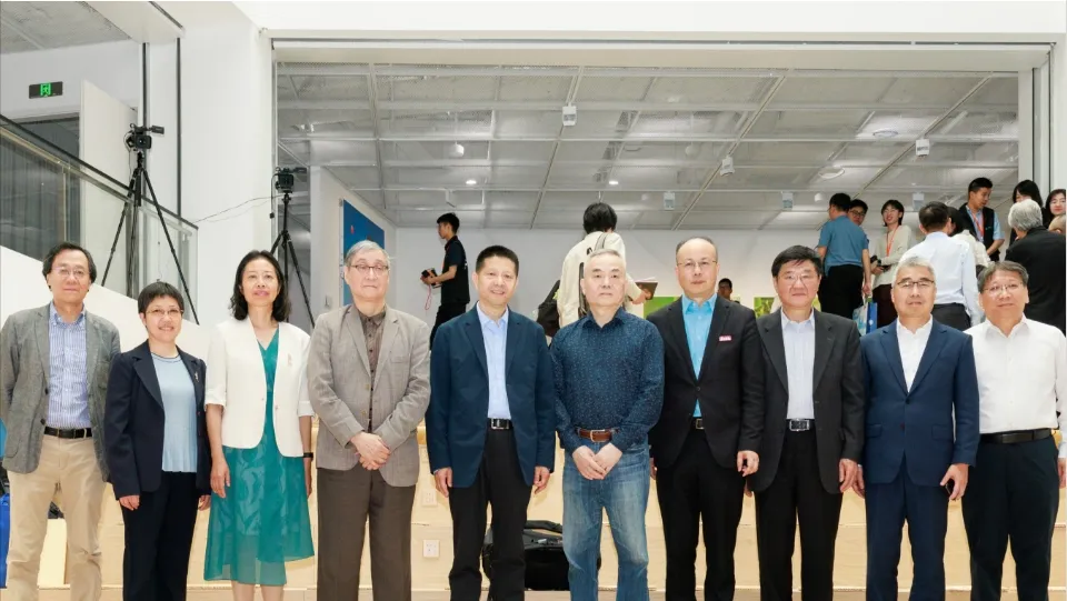 复旦大学一位校友，匿名捐1亿